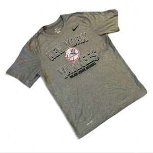 Grey Nike MLB New York Yankees Dri-Fit Short Sleeve Tee Men’s Size M